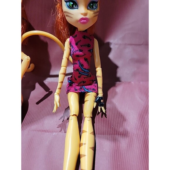 Monster High Toralei Stripe  Freaky Field Trip Doll lot of 2 TLC  As-Is - Picture 5 of 11